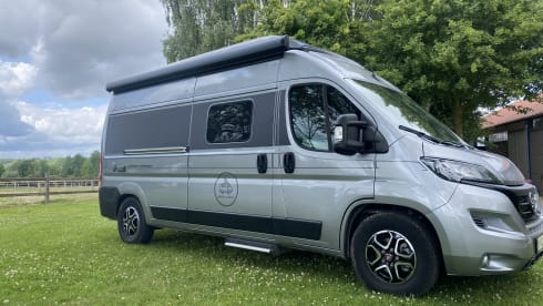 Hymer Grand Canyon mit aufklappbarem Dach für 4 Personen