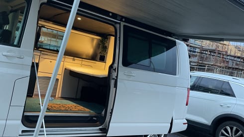 Sunny Scotland Campers  – Volkswagen transporter, sleeps 2 and pet friendly
