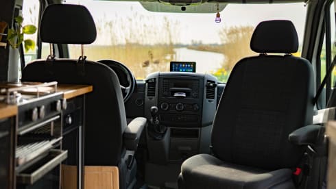 Gigi – 2p Mercedes Sprinter Off Grid (Bed 02m05!)