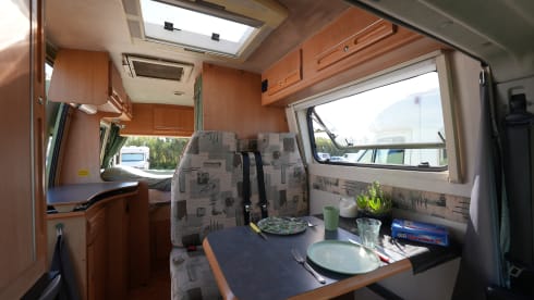 Minty – Minty; Cheerful 2p campervan from 2004, solar panel on the roof!