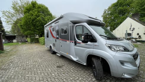 Burstner Lxeo 736 4-person