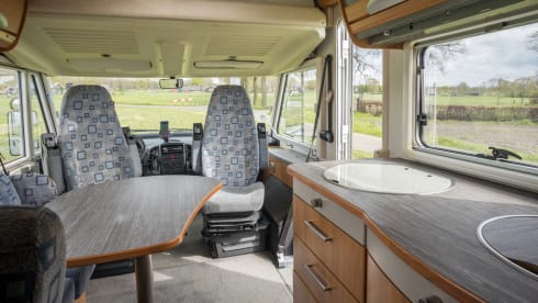 Camper Homer – Spacious integral camper with lots of comfort!