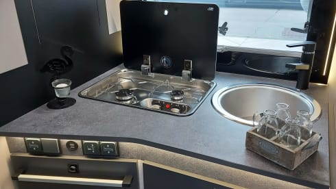 Het pareltje  – Brand new 5p Chausson Ford 170 automatic