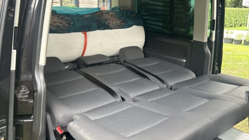 Tom – 4-person Volkswagen campervan from 2006