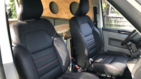 Experience adventures with Jip! 2p VW camper bus