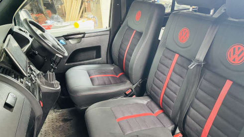 Jack – Stylish 4 berth Volkswagen Transporter Campervan 