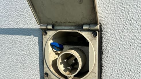 Meet Bennie! – Spacious & Cozy Iveco Camper