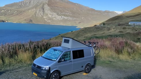 2p Volkswagen campervan uit 2015
