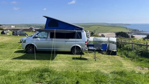 Hayes – LWB 4 Berth VW Transporter with 'king size' bed & pop top