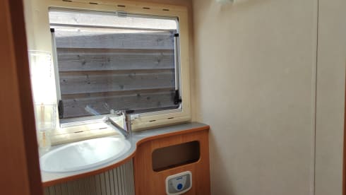 Adriaatje – 6p Adria alcove camper from 2008 The ideal family camper