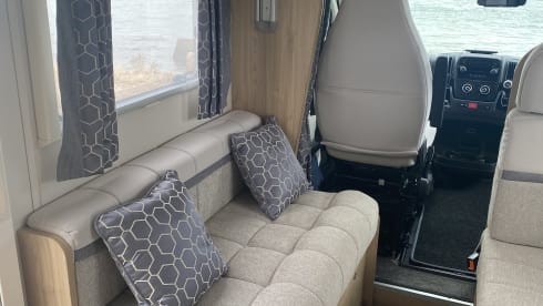 FUN BUS :0) – Large 6 berth Family Motorhome