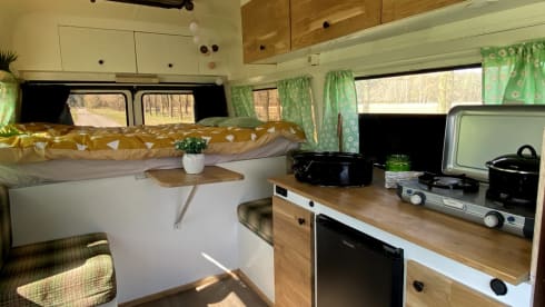 Manfred – VW LT28 - Atmospheric 2p camper bus from 1976