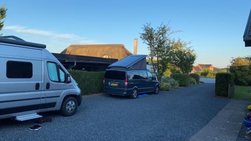 4p Mercedes-Benz campervan uit 2010
