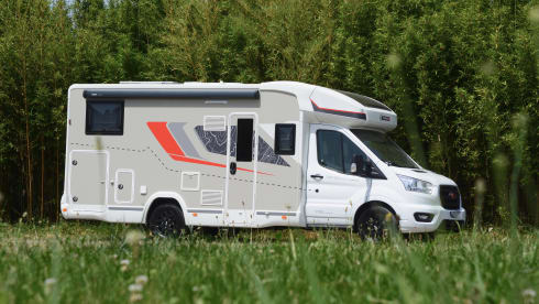 Challenger 337GA Graphite Premium Edition / Ford Transit 170ch BVA6