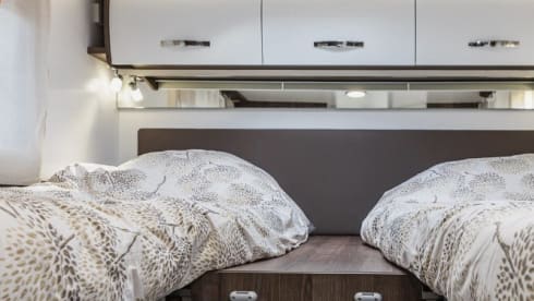 Brand new super equipped Benimar Cocoon 463 automatic