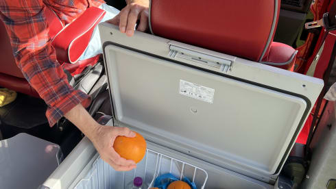 Vermelho  – Rent a Campervan Blue CLassics ‘s Volkswagen T3  red