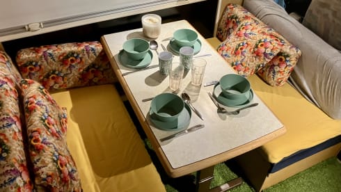 De Duke – Une bonne tasse de café ressemble à une basket ! 4 personnes. Prêt à partir, Boony !