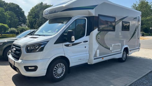 Beautiful recent 2p Chausson 640 semi-integrated from 2021