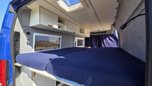 Blauw plezier – 2-person Peugeot Campervan | With new interior 2024