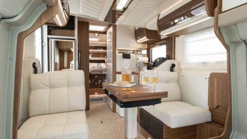 Glamper Camper! – Deze Mobilvetta, wielen-hotel! Wendbaar comfort. Beste van 2 werelden!