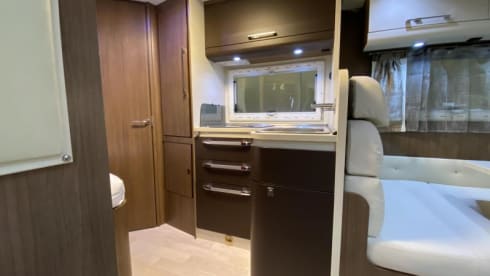 Kempi – 4 person luxury camper with super nice layout