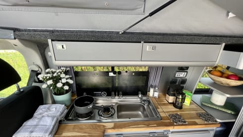 Sally – 4 berth Volkswagen Transporter campervan