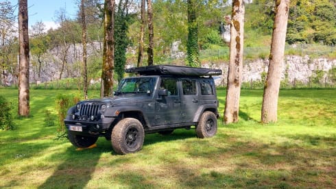 W R A N G L E R . – Jeep Wrangler Rubicon avec remorque tout-terrain en option RS Camp ES-3 (<750 kg)