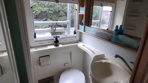 6p Ford alcove with bunk bed