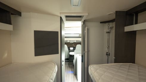 5 berth Ford roller team 685