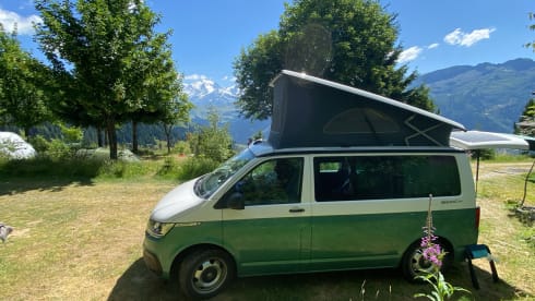 5p Volkswagen California BEACH 2022 with awning