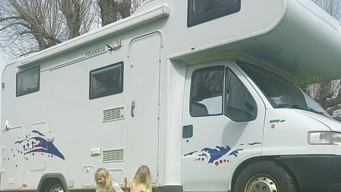 Carel – Alcove Camper 4 person fixed beds