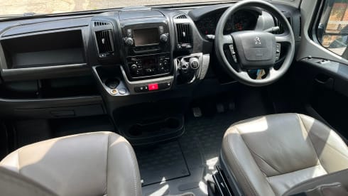 Buster – Autobus Peugeot a 4 posti letto del 2022