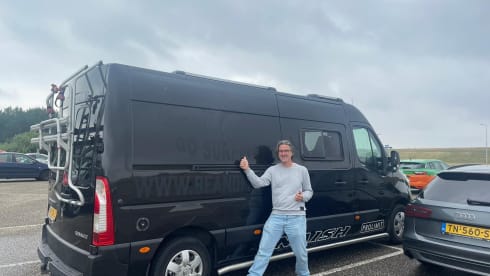 Freedom on wheels – Camberbus off the grid Renault Master 2016