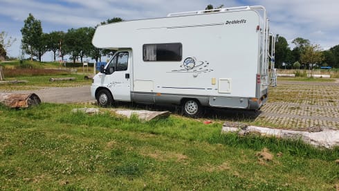 Nice 5 person Dethleffs alcove camper.