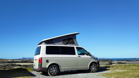 Mork! – Live the van-life dream. Fully equipped VW T6 