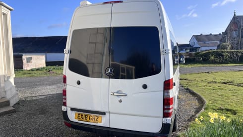 4 berth Mercedes-Benz bus from 2018