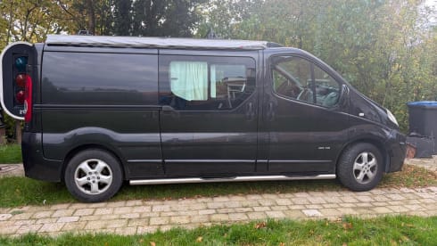 4p Renault campervan uit 2012