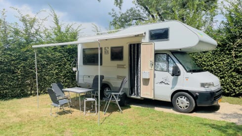 FamilyTime – 5p Knaus semi-integrated from 1996
