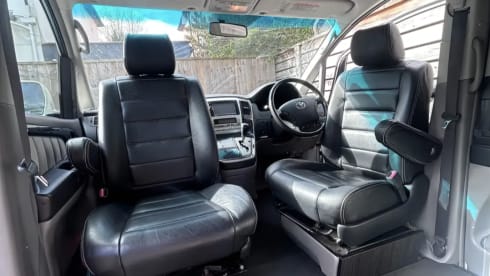 Alph – Cute Campervan 3 berth Toyota Alphard Auto
