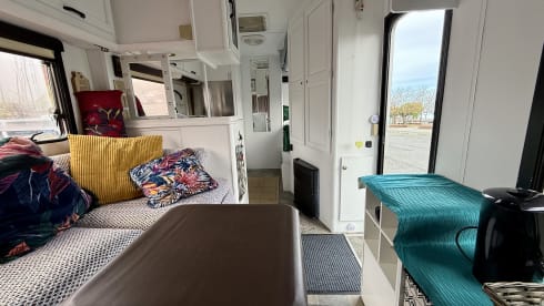Kit – Fully loaded low mileage all-terrain motorhome