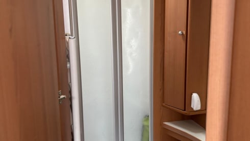 Lovely luxury camper 4p LMC semi-integrated from 2009 