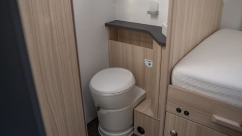 Bijna nieuwe Sunliving camper 2024 – 5p Sun Living semi-integrated uit 2024