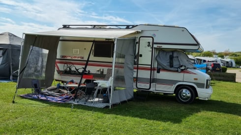De Flint 3a – 6-person cozy alcove camper