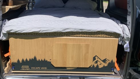 Hank – Fuel-efficient Toyota Escape Van bj2022