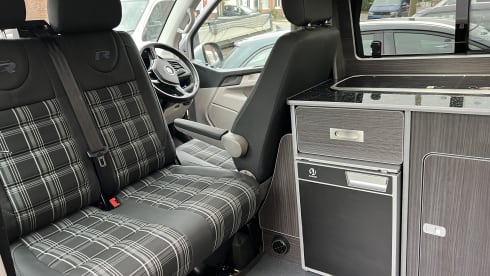 The XPLORER – 4 berth Volkswagen campervan from 2018