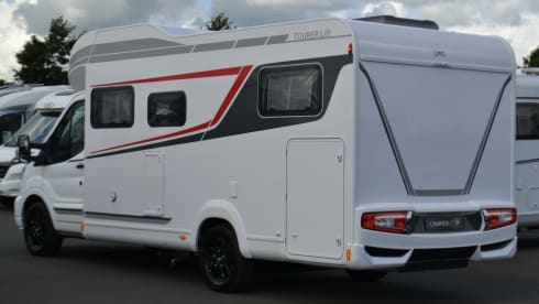 15 LMC H664 – Lmc Tourer Lift (2024) 2-4 persons automatic