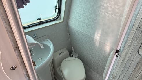Billie – 2p Peugeot bus from 2000