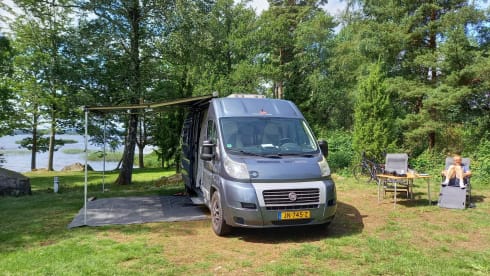 Skippy – Beautiful, sturdy luxury full bus camper.