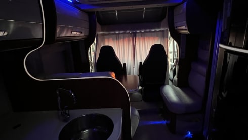 Casa Viaggio – Spacious Hobby Alcove Family Camper with fixed bunk bed