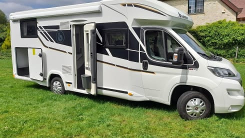 Spacious 5-person mobile home Benimar Mileo 263, from 2021